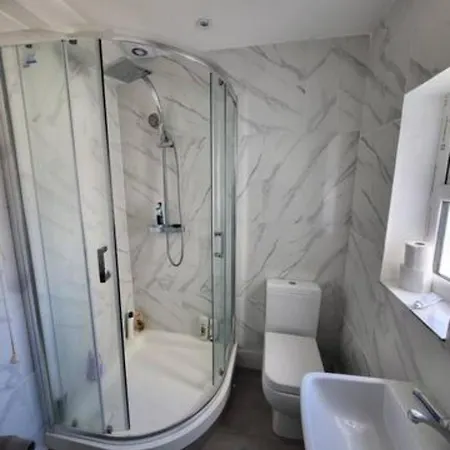 Private Room Near Central Ideal For City Explorers London Exterior photo